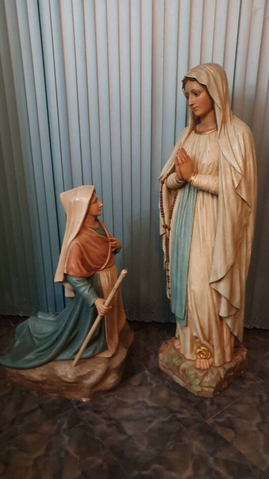 Grupo Escultorico Virgen de Lourdes y Santa Bernardett