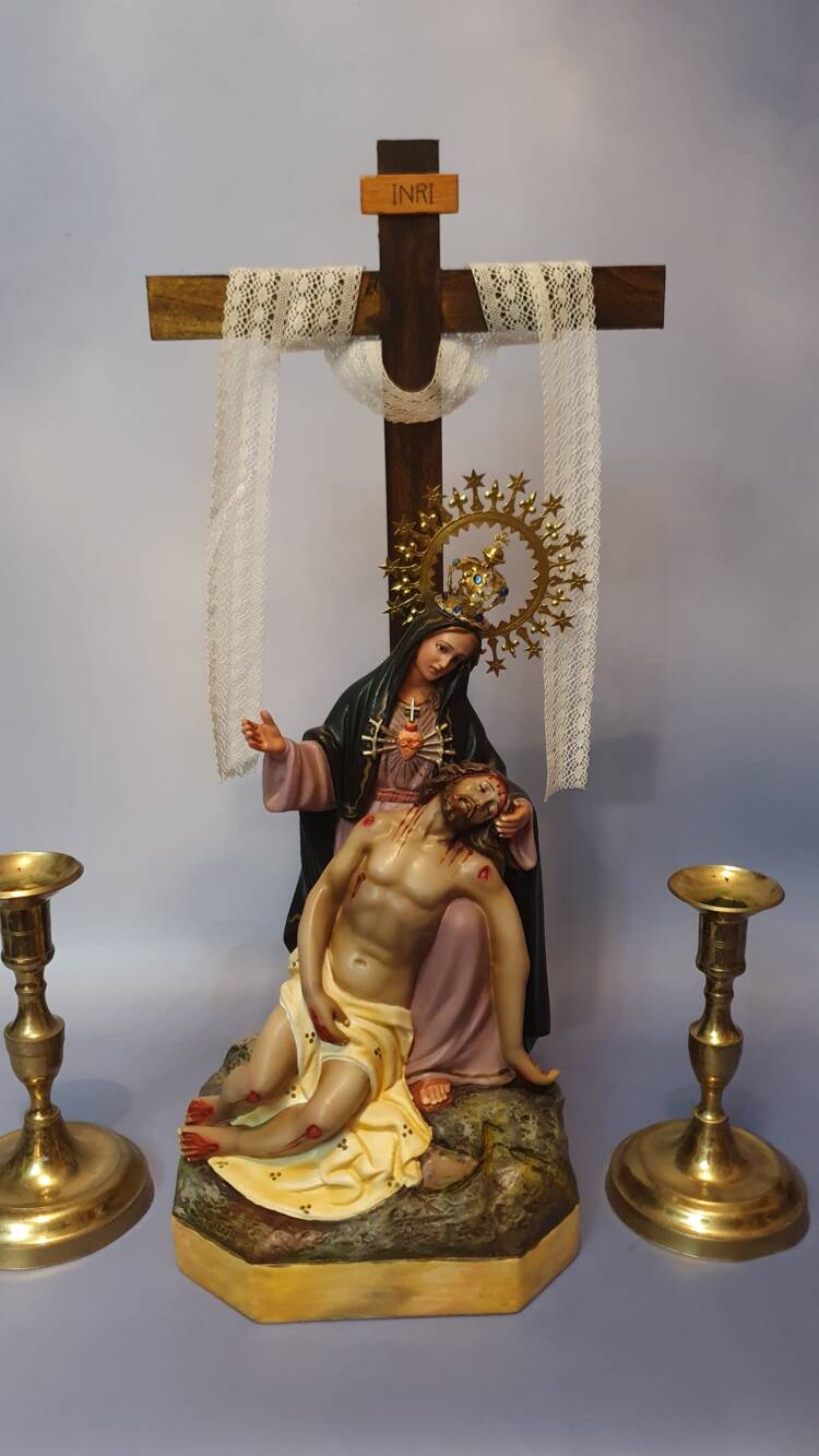 Virgen De La Piedad