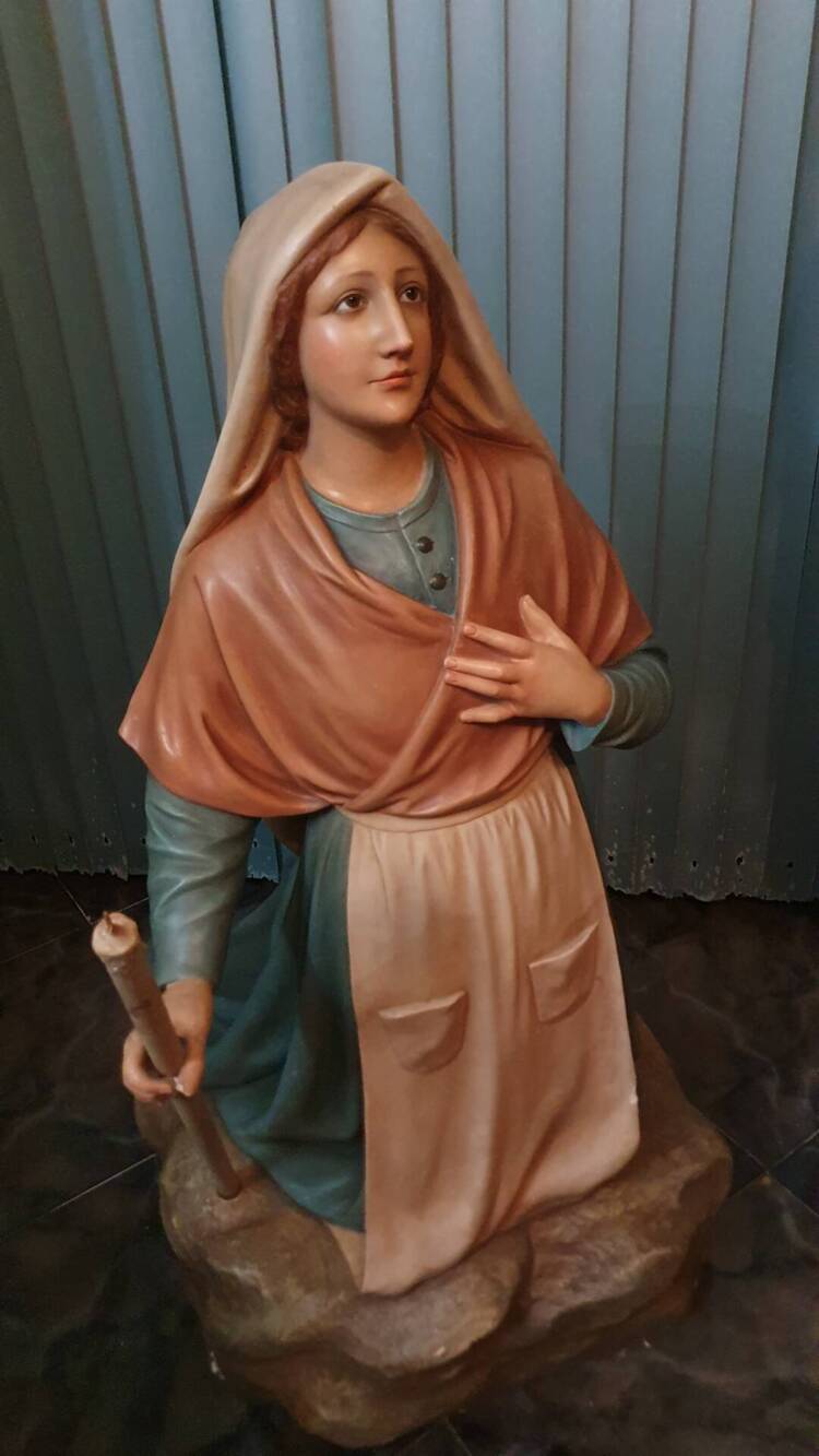 Grupo Escultorico Virgen de Lourdes y Santa Bernardett - Imagen 6